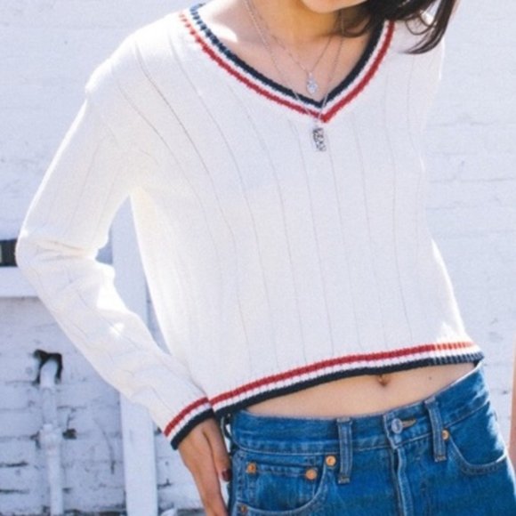 Brandy Melville Nicole Sweater - Picture 2 of 7